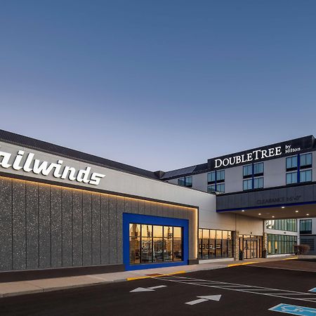 Отель Doubletree By Hilton Madison East Экстерьер фото