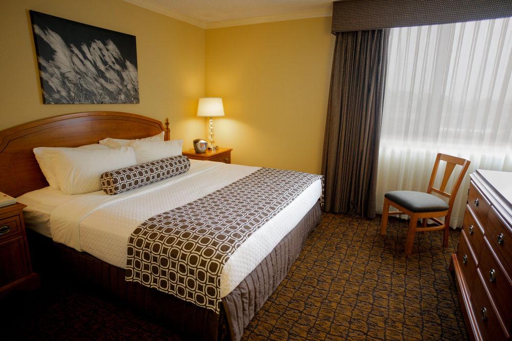 Отель Doubletree By Hilton Madison East Экстерьер фото