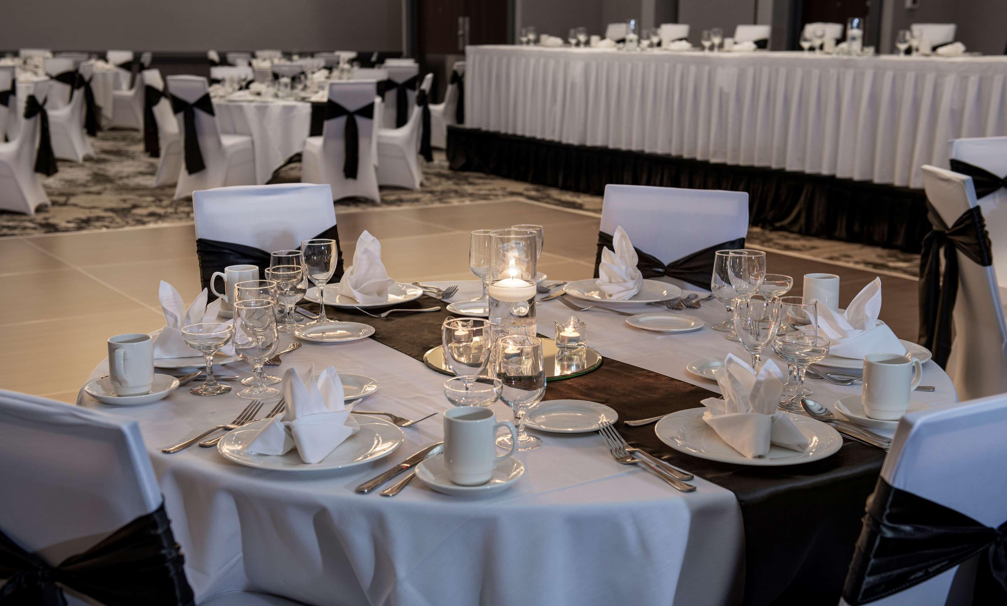 Отель Doubletree By Hilton Madison East Экстерьер фото