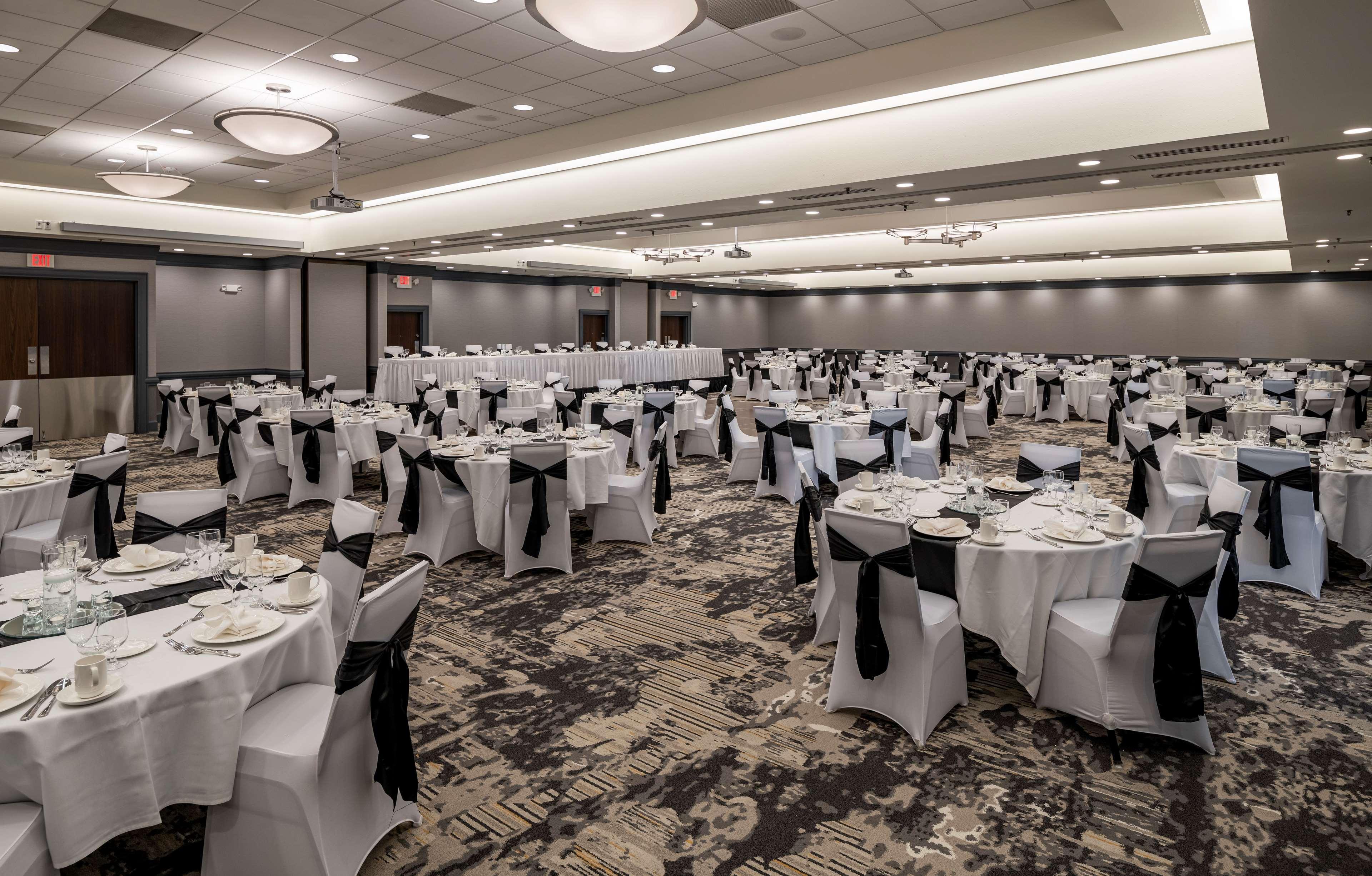 Отель Doubletree By Hilton Madison East Экстерьер фото