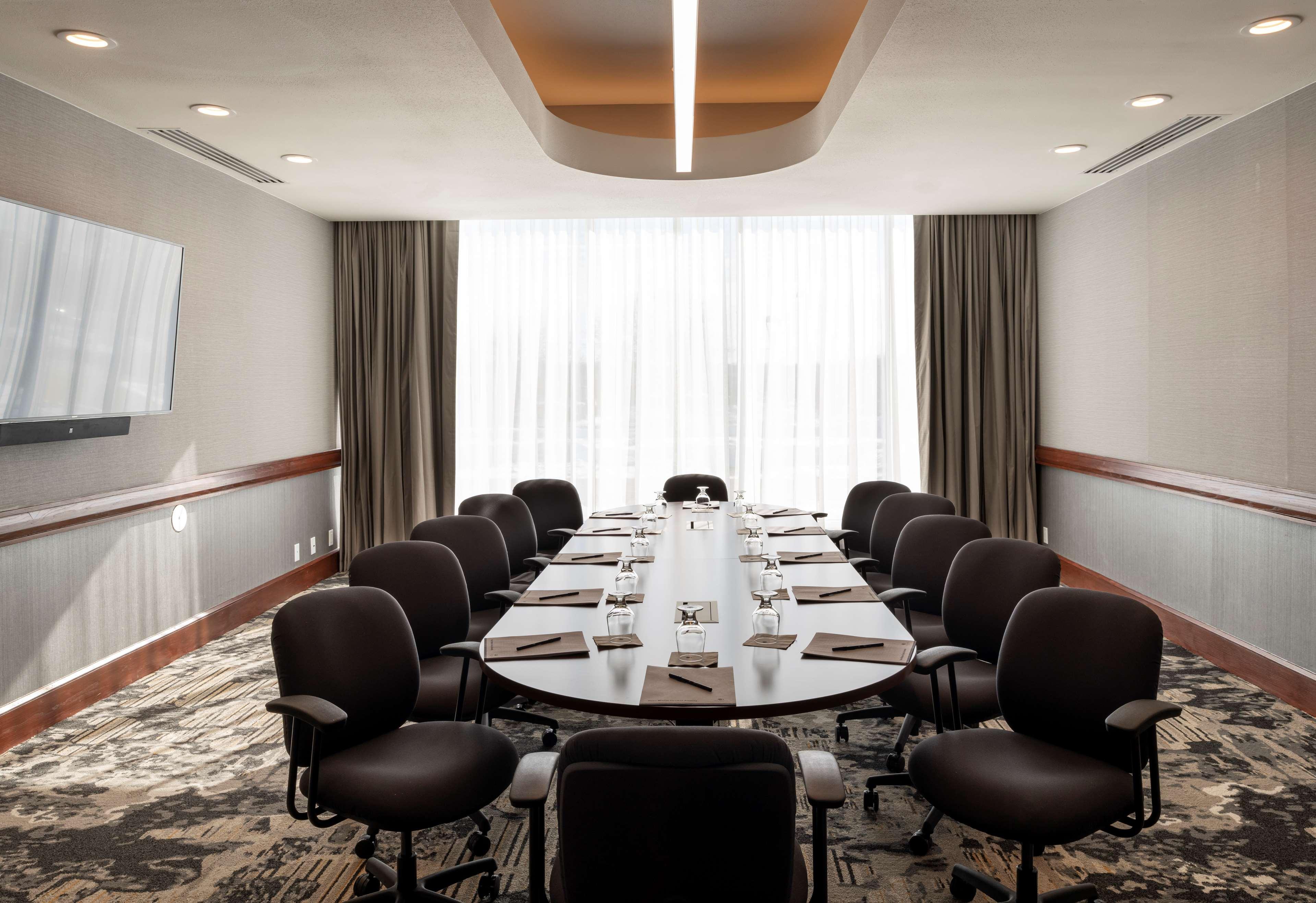 Отель Doubletree By Hilton Madison East Экстерьер фото