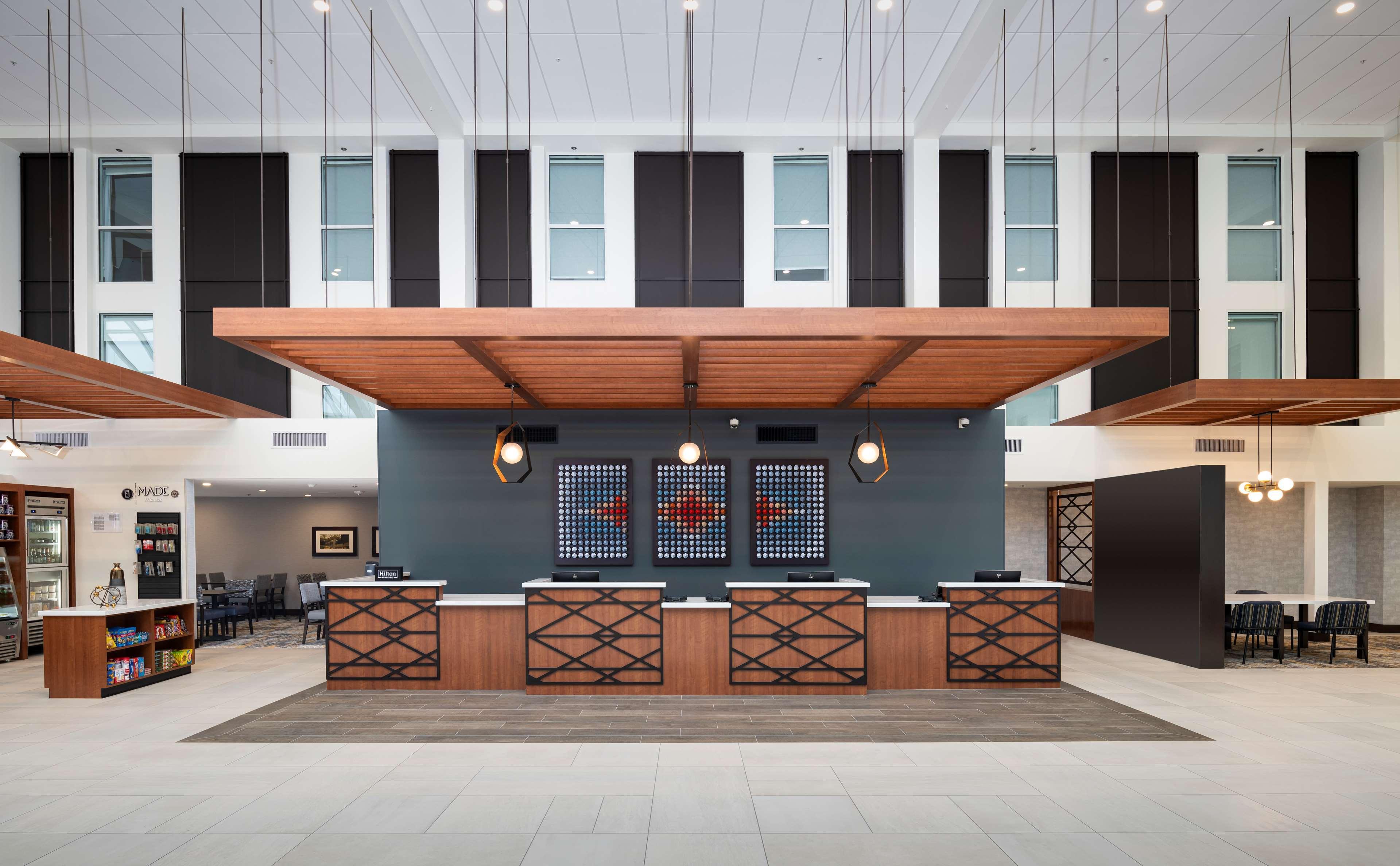 Отель Doubletree By Hilton Madison East Экстерьер фото