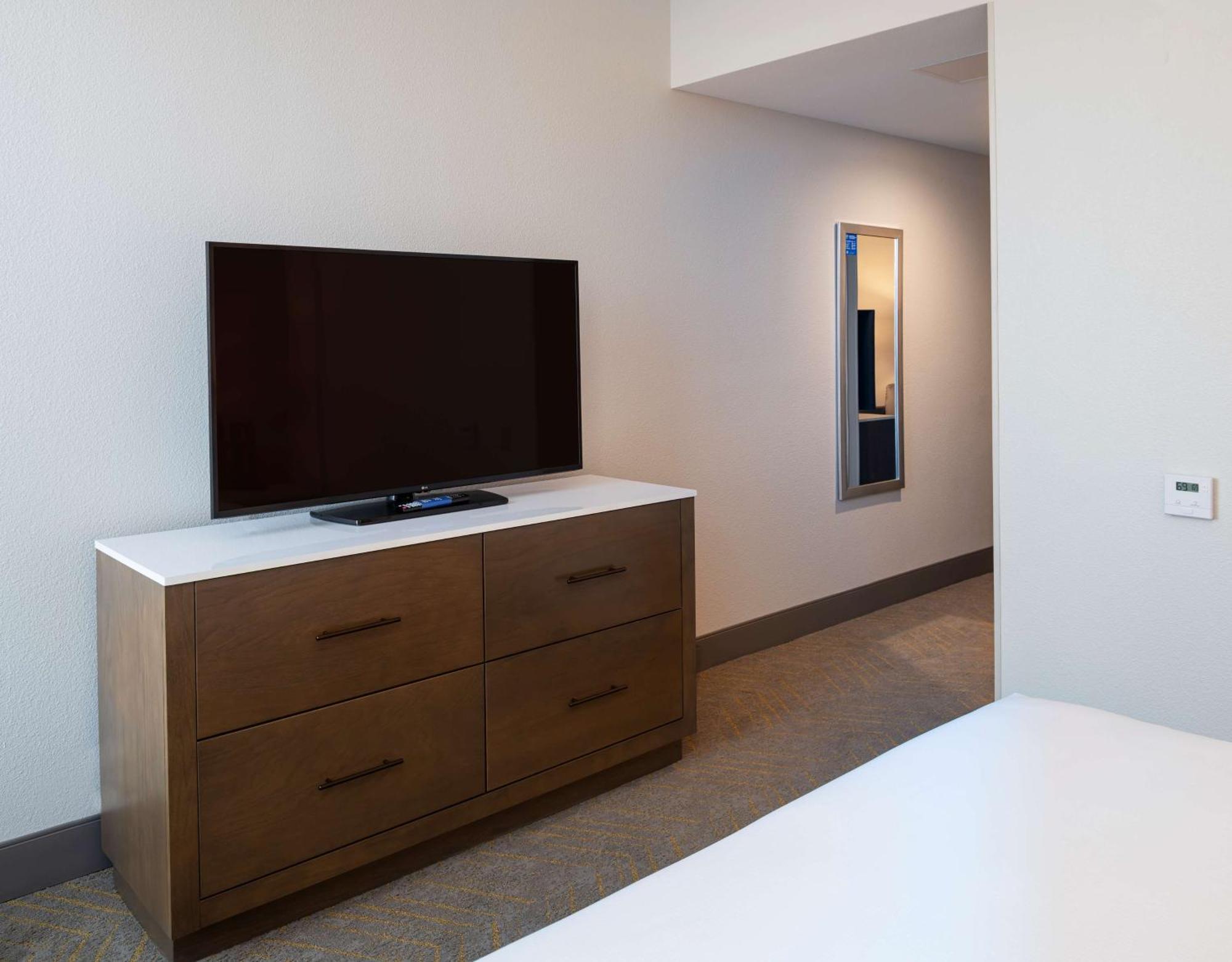 Отель Doubletree By Hilton Madison East Экстерьер фото