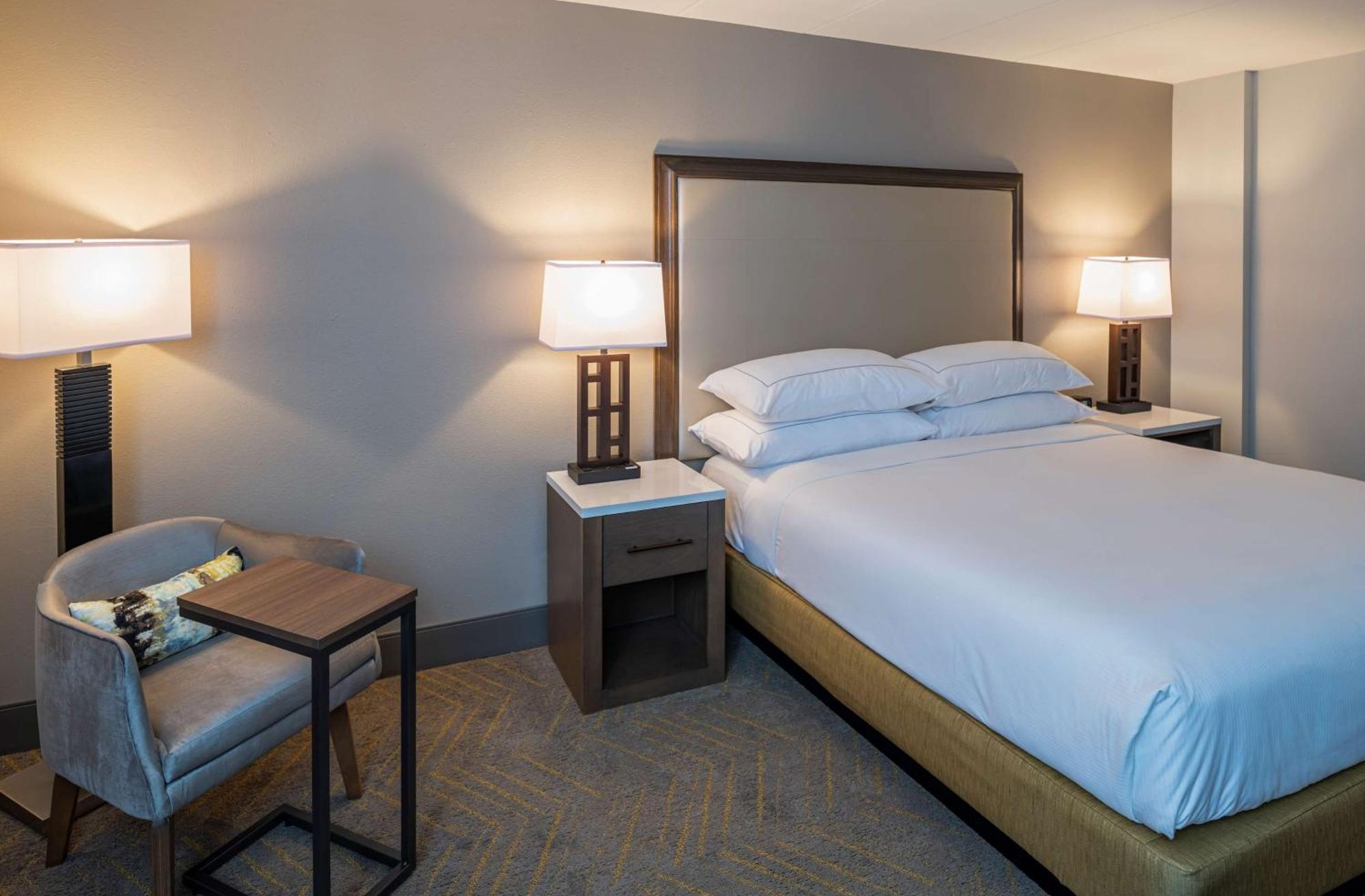 Отель Doubletree By Hilton Madison East Экстерьер фото