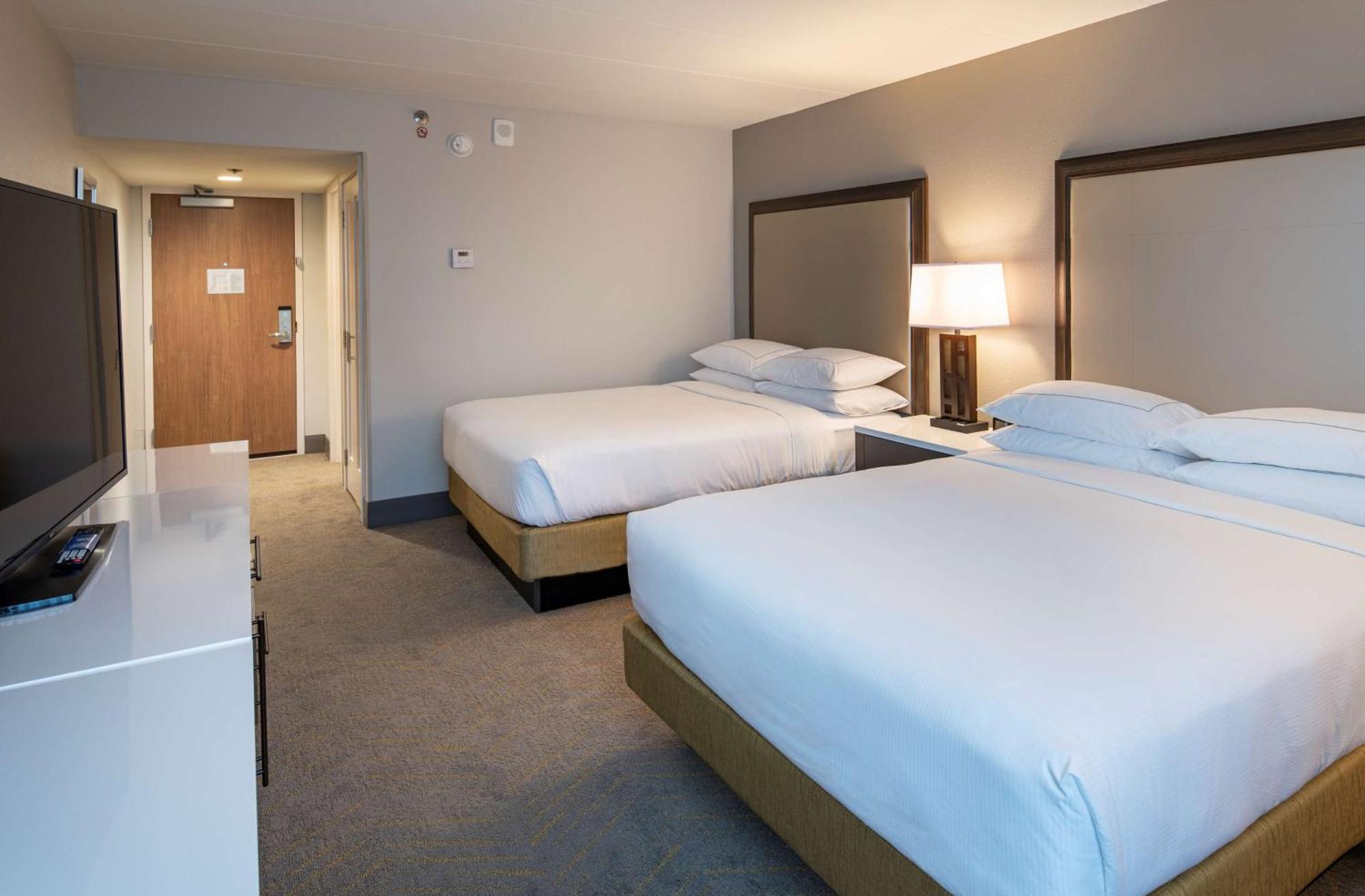 Отель Doubletree By Hilton Madison East Экстерьер фото