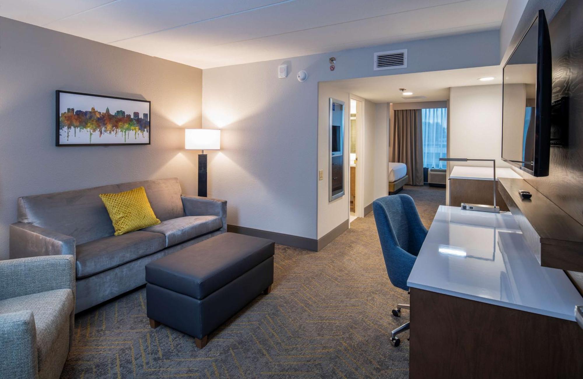 Отель Doubletree By Hilton Madison East Экстерьер фото
