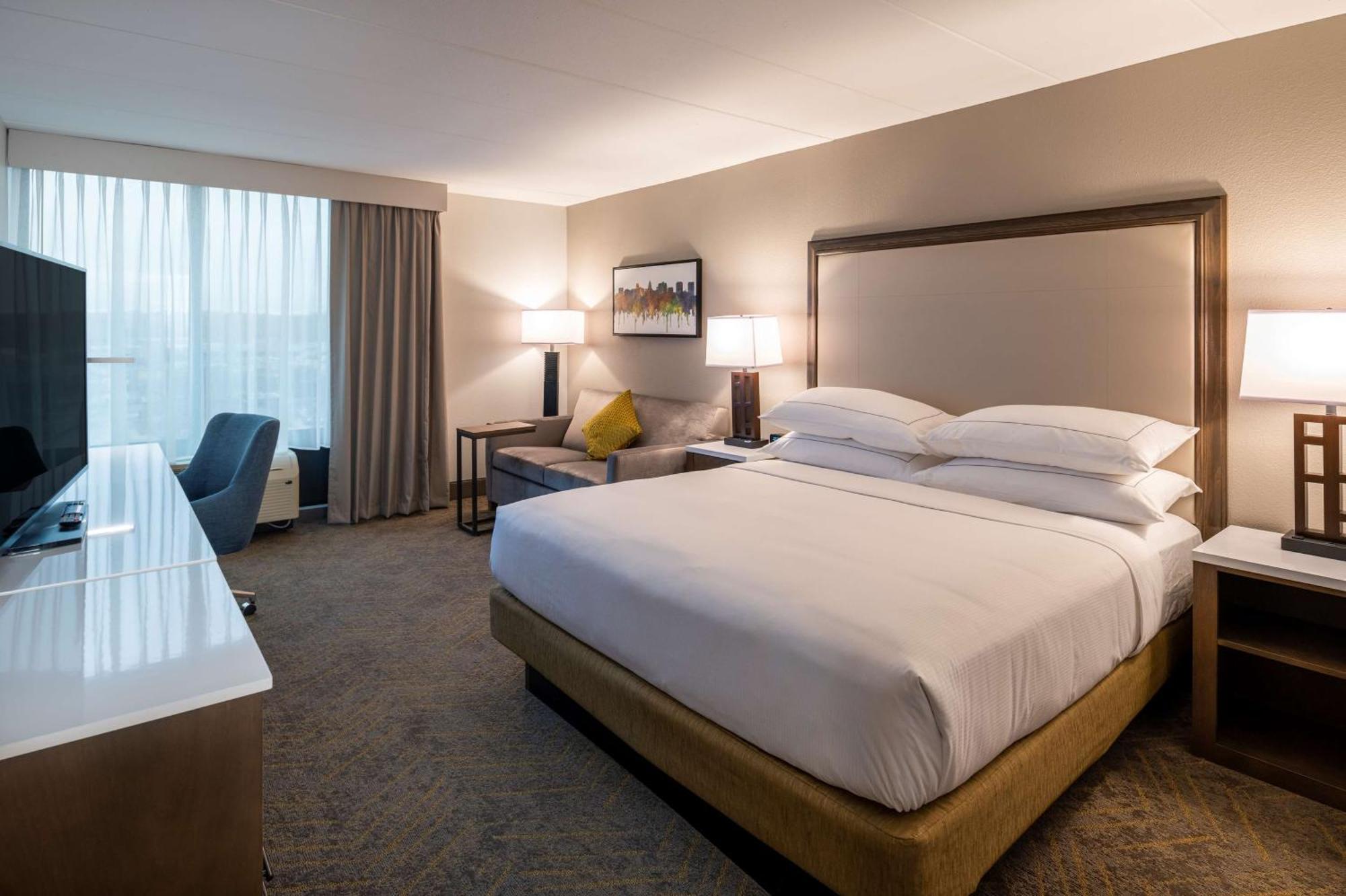 Отель Doubletree By Hilton Madison East Экстерьер фото