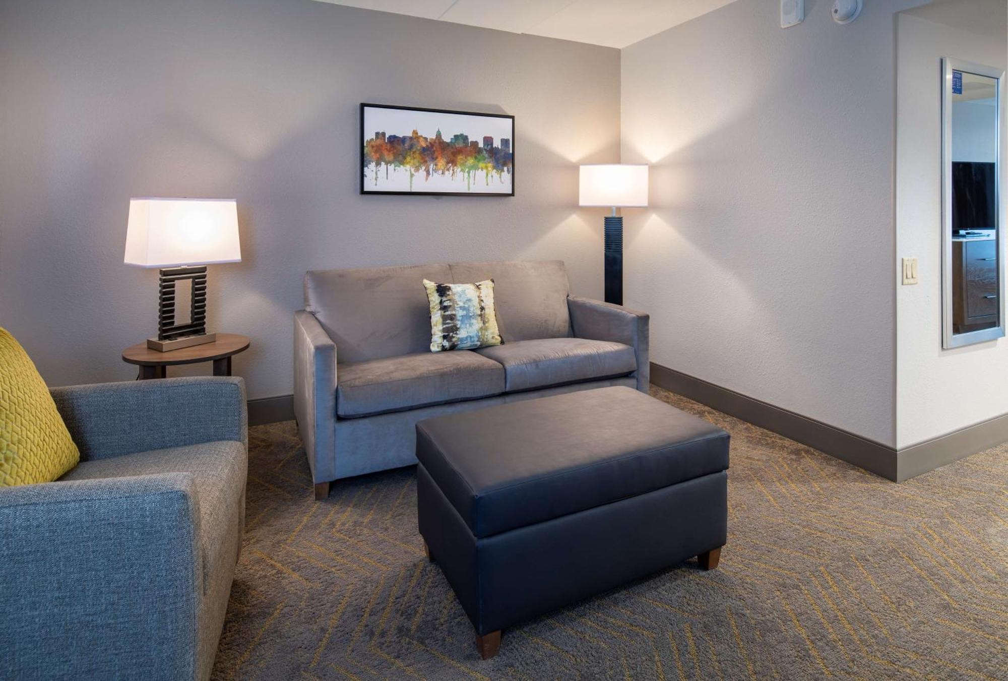 Отель Doubletree By Hilton Madison East Экстерьер фото