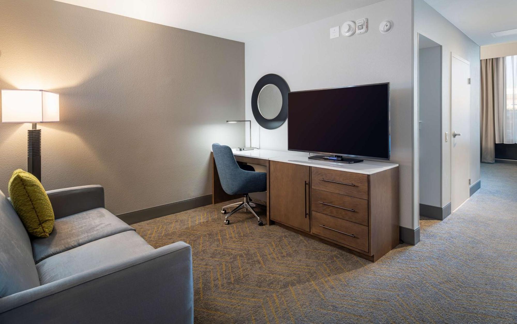 Отель Doubletree By Hilton Madison East Экстерьер фото