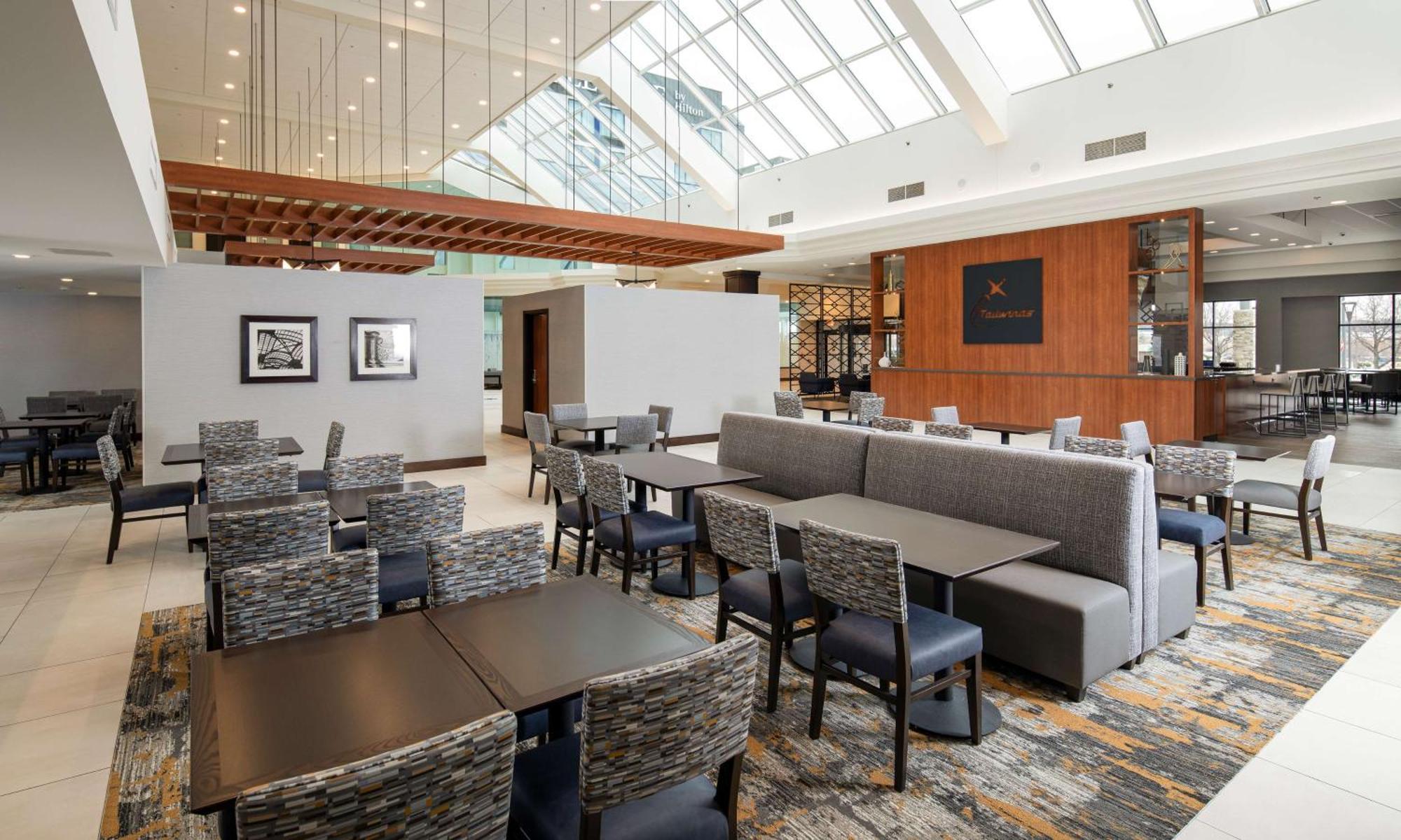 Отель Doubletree By Hilton Madison East Экстерьер фото