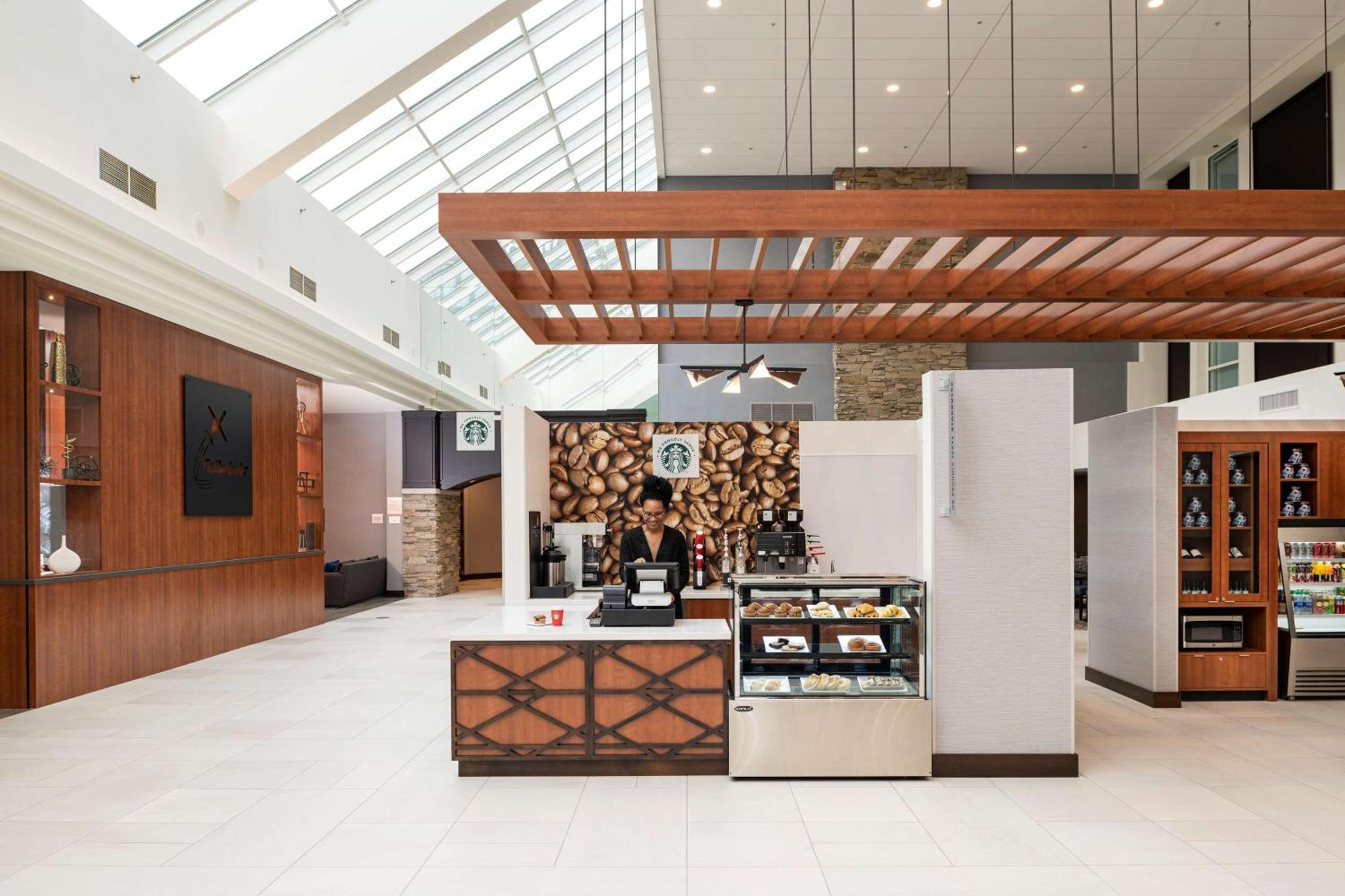 Отель Doubletree By Hilton Madison East Экстерьер фото