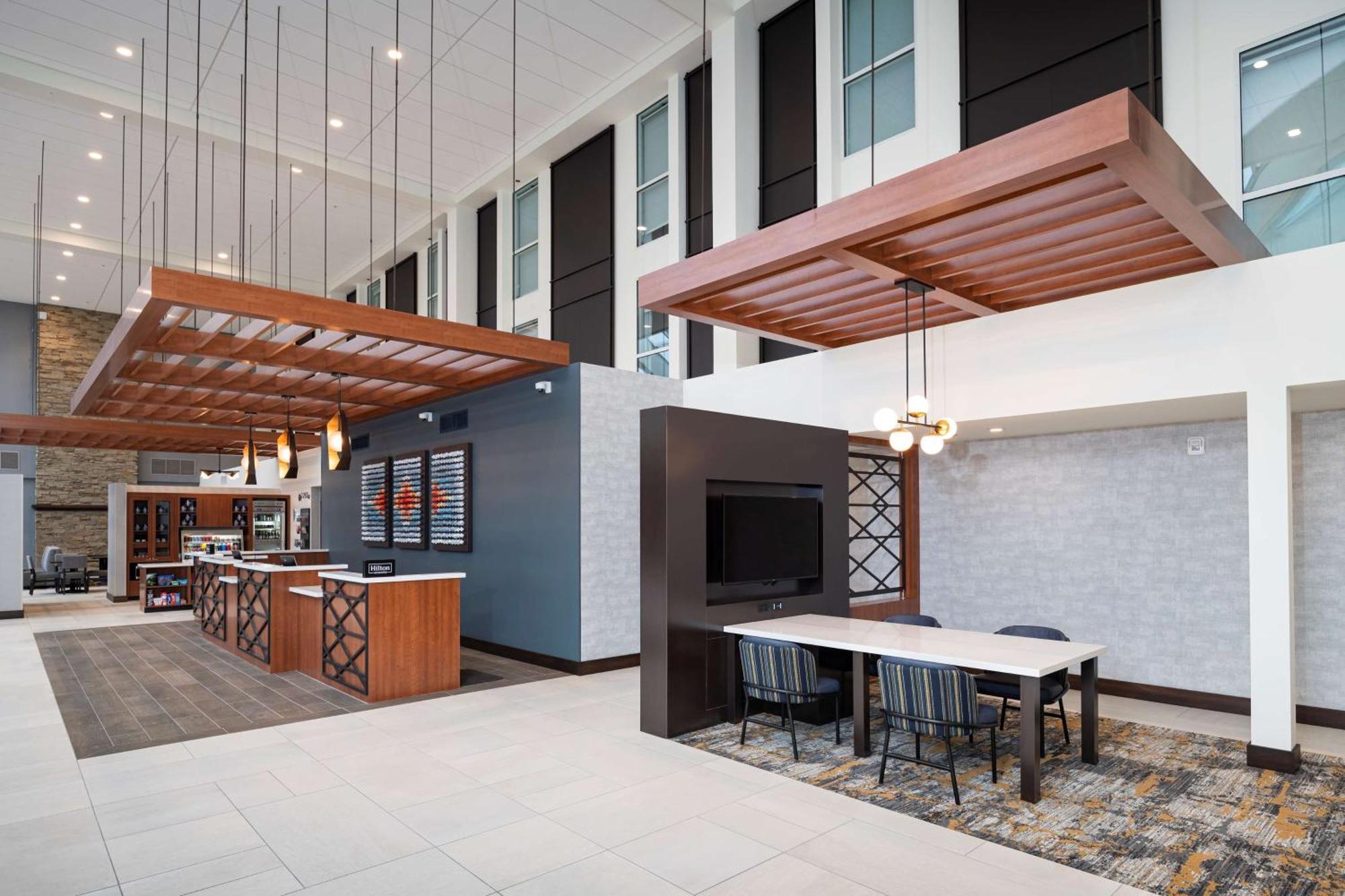 Отель Doubletree By Hilton Madison East Экстерьер фото